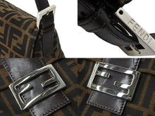 画像をギャラリービューアに読み込む, FENDI フェンディ ズッカ柄 マンマバケット縦長 ワンショルダーバッグ ブラウン 美品 中古 67297