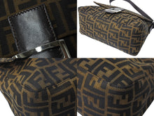 画像をギャラリービューアに読み込む, FENDI フェンディ ズッカ柄 マンマバケット縦長 ワンショルダーバッグ ブラウン 美品 中古 67297
