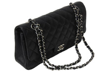 Load image into Gallery viewer, 極美品 CHANEL シャネル Wフラップ 25 ショルダーバッグ キャビアスキン 13番台 マトラッセ シルバー金具 ブラック 中古 67377