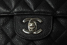 Load image into Gallery viewer, 極美品 CHANEL シャネル Wフラップ 25 ショルダーバッグ キャビアスキン 13番台 マトラッセ シルバー金具 ブラック 中古 67377