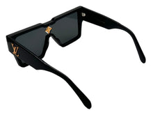 Load image into Gallery viewer, LOUIS VUITTON ルイヴィトン サングラス サイクロン Z1578E モノグラムフラワー アセテート スワロフスキー ブラック 美品 中古 67420
