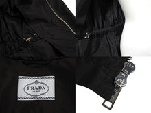 Load image into Gallery viewer, PRADA プラダ トライアングルプレート ロングコート ナイロン 2022 ブラック サイズ36 291788 R201 1060 美品 中古 67432