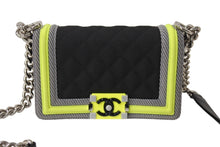 画像をギャラリービューアに読み込む, 極美品 CHANEL シャネル マトラッセ ボーイシャネル チェーンウォレットショルダーバッグ 22番台 ファブリックメッシュ 中古 67575