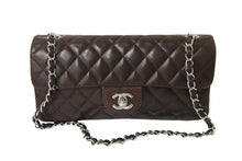 Load image into Gallery viewer, CHANEL シャネル イーストウエスト チェーンショルダーバッグ 10番台 2006年 ラムスキン ブラウン シルバー金具 美品 中古 67632
