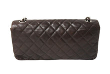 Load image into Gallery viewer, CHANEL シャネル イーストウエスト チェーンショルダーバッグ 10番台 2006年 ラムスキン ブラウン シルバー金具 美品 中古 67632