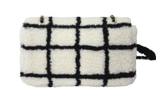 画像をギャラリービューアに読み込む, 極美品 CHANEL シャネル チェーンショルダーバッグ ムートン AS2754 2021AW ボーダー ホワイト ブラック ゴールド金具 中古 67633