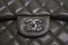 Load image into Gallery viewer, 極美品 CHANEL シャネル マトラッセ30 チェーンショルダーバッグ 14番台 キャビアスキン Wフラップ カーキ シルバー金具 中古 4c067867