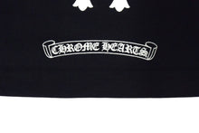 Load image into Gallery viewer, CHROME HEARTS クロムハーツ バックセメタリー クロスプリント 半袖Tシャツ コットン ブラック サイズL 2212-304-0531 美品 中古 4c068130