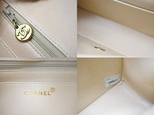 Load image into Gallery viewer, CHANEL シャネル ダイアナフラップ チェーンショルダーバッグ 3番台 ラムスキン ベージュ ゴールド金具 美品 中古 4c068200