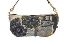 Load image into Gallery viewer, 極美品 LOUIS VUITTON ルイヴィトン モノグラムデニム パウチィ ワンショルダーバッグ ブラック M95383 中古 4c068250