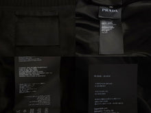 Load image into Gallery viewer, 極美品 PRADA プラダ MA-1 ナイロンジャケット トライアングルロゴ 15年 UGY163 ルーマニア製 ナイロン ブラック サイズ44 中古 4c068560