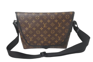 LouisVuitton ルイヴィトン マグネティック メッセンジャー ショルダーバッグ モノグラム・マカサー M45557 美品 中古 4c068610