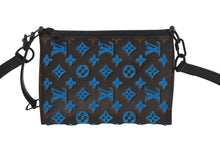 Load image into Gallery viewer, 極美品 LouisVuitton ルイヴィトン トリアングル メッセンジャー モノグラムタフタージュ ショルダーバッグ ブラウン ブルー 中古4c068652