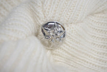 画像をギャラリービューアに読み込む, 新品未使用 CHROME HEARTS クロムハーツ カシミア ビーニー ニットキャップ BIG DADDY ビッグ ダディ ホワイト 中古 4c068771