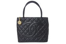 画像をギャラリービューアに読み込む, CHANEL シャネル 復刻トートブラック ハンドバッグ ココマーク 7番台 キャビアスキン ブラック ゴールド金具 美品 中古 4c068914