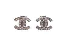 画像をギャラリービューアに読み込む, CHANEL シャネル ココマーク ピアス アクセサリー ラインストーン 04P刻印 メタル 0.7g シルバー 美品 中古 4c068917