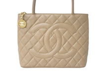 Load image into Gallery viewer, CHANEL シャネル 復刻トート ハンドバッグ 7番台 ココマーク キャビアスキン ベージュ ゴールド金具 美品 中古 4c068961