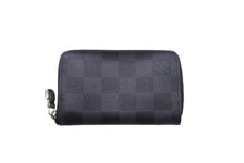 Load image into Gallery viewer, LouisVuitton ルイヴィトン ジッピーコインパース ダミエグラフィット N63076 フランス製 PVC ブラック シルバー 美品 中古 4c069003