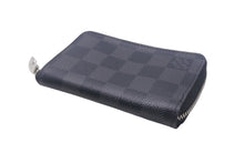 Load image into Gallery viewer, LouisVuitton ルイヴィトン ジッピーコインパース ダミエグラフィット N63076 フランス製 PVC ブラック シルバー 美品 中古 4c069003