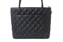 Load image into Gallery viewer, CHANEL シャネル 復刻トートブラック ハンドバッグ ココマーク 7番台 キャビアスキン ブラック ゴールド金具 美品 中古 4c069011