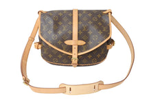 Load image into Gallery viewer, LOUIS VUITTON ルイヴィトン ソミュール35 ショルダーバッグ モノグラム M42254 PVC ヌメ革 ブラウン ゴールド金具 美品 中古 4c069187