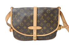 Load image into Gallery viewer, LOUIS VUITTON ルイヴィトン ソミュール35 ショルダーバッグ モノグラム M42254 PVC ヌメ革 ブラウン ゴールド金具 美品 中古 4c069187