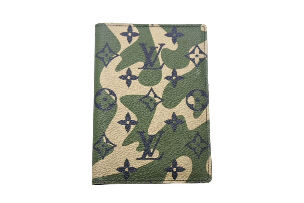 極美品 LOUIS VUITTON ルイヴィトン クーヴェルテュール パスポール 村上隆 パスポートケース M58027 カモ 中古 4c069189