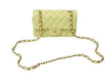 Load image into Gallery viewer, 極美品 CHANEL シャネル 横長 20cm ショルダーバッグ ランダム ミニマトラッセショルダーチェーン グリーン系 ラムスキン 中古 4c069268