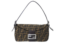 画像をギャラリービューアに読み込む, FENDI フェンディ マンマバケット ワンショルダーバッグ ズッカ柄 コットンキャンバス レザー シルバー金具 美品 中古 4c069440