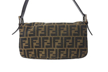 画像をギャラリービューアに読み込む, FENDI フェンディ マンマバケット ワンショルダーバッグ ズッカ柄 コットンキャンバス レザー シルバー金具 美品 中古 4c069440