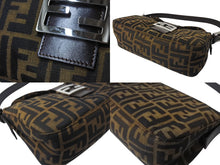 画像をギャラリービューアに読み込む, FENDI フェンディ マンマバケット ワンショルダーバッグ ズッカ柄 コットンキャンバス レザー シルバー金具 美品 中古 4c069440