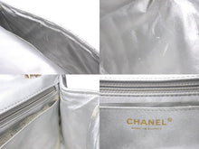 Load image into Gallery viewer, CHANEL シャネル デカマトラッセ32 シングルフラップ 12番台 ラムスキン シルバー ゴールド金具 美品 中古 4c069702