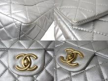 Load image into Gallery viewer, CHANEL シャネル デカマトラッセ32 シングルフラップ 12番台 ラムスキン シルバー ゴールド金具 美品 中古 4c069702