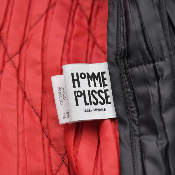 極美品 HOMME PLISSE ISSEY MIYAKE オム プリッセ イッセイ ミヤケ パデッド プリーツ ブルゾン HP73FC011 ブラック レッド 3サイズ アウター 中古 4a007066