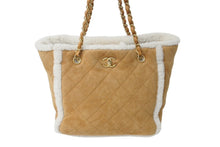 画像をギャラリービューアに読み込む, 極美品 CHANEL シャネル マトラッセ チェーントートバッグ 26番台 ムートン レザー ブラウン ホワイト マットゴールド金具 中古 4c071183