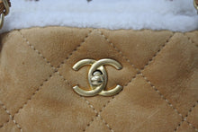 画像をギャラリービューアに読み込む, 極美品 CHANEL シャネル マトラッセ チェーントートバッグ 26番台 ムートン レザー ブラウン ホワイト マットゴールド金具 中古 4c071183