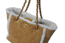 画像をギャラリービューアに読み込む, 極美品 CHANEL シャネル マトラッセ チェーントートバッグ 26番台 ムートン レザー ブラウン ホワイト マットゴールド金具 中古 4c071183