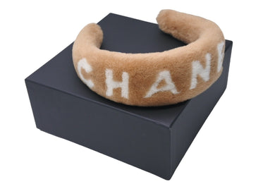 極美品 CHANEL シャネル カチューシャ ブランドロゴ ヘアアクセサリー ムートン ベージュ ホワイト 中古 4c071669