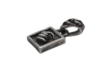 画像をギャラリービューアに読み込む, CHROME HEARTS クロムハーツ フレームド クロー チャーム ペンダントトップ 重量4.6g シルバ−925 1998 刻印 美品 中古 4b007262