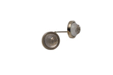 Load image into Gallery viewer, 極美品 CHANEL シャネル ココマーク ピアス アクセサリー ゴールドボタン 07C刻印 1.5g GP クリア ゴールド金具 中古 4c075471