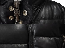画像をギャラリービューアに読み込む, 極美品 CHROME HEARTS クロムハーツ STIFF LTHR スティッフ クロスボール ダウンジャケット ブラック 羊革 サイズM シルバー金具 中古 4c074771