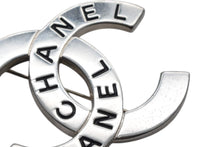 Load image into Gallery viewer, CHANEL シャネル ココマーク ブローチ アルファベット 98P刻印 メタル 16.5g シルバー ブラック 美品 中古 4c075467 正規品