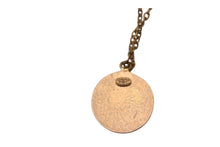 Load image into Gallery viewer, CHANEL シャネル ピアス ココマーク チェーン ぶら下がり コイン 01P刻印 GP 3.4g アイボリー ゴールド 美品 中古 4c075470