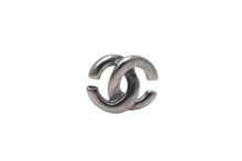 Load image into Gallery viewer, CHANEL シャネル ココマーク ピアス アクセサリー 01A刻印 メタル 1.8g シルバー金具 美品 中古 4c075475