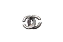 Load image into Gallery viewer, CHANEL シャネル ココマーク ピアス アクセサリー 01A刻印 メタル 1.8g シルバー金具 美品 中古 4c075475