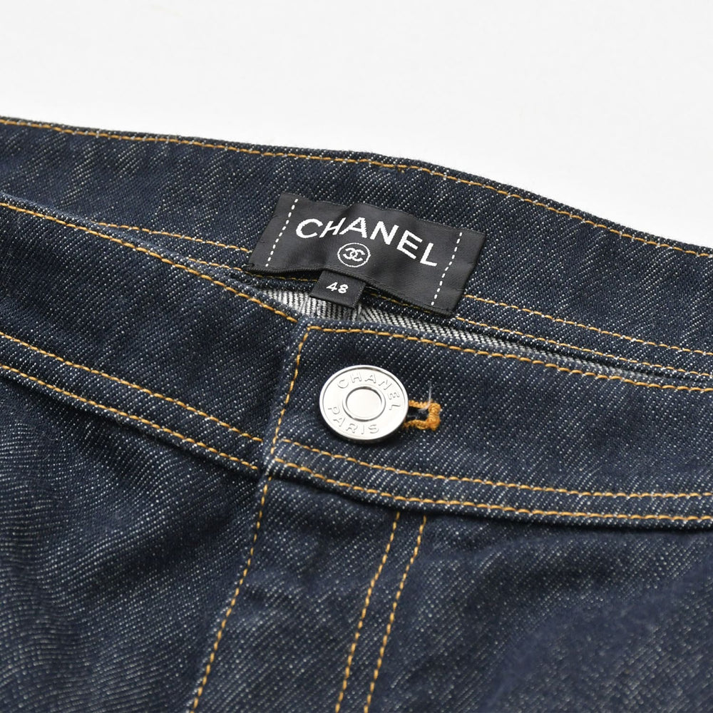 新品同様品 CHANEL シャネル パンツ デニムパンツ ダークブルー シルバー金具 CCロゴステッチ サイズ48 P83474V75288 中古 4a007566