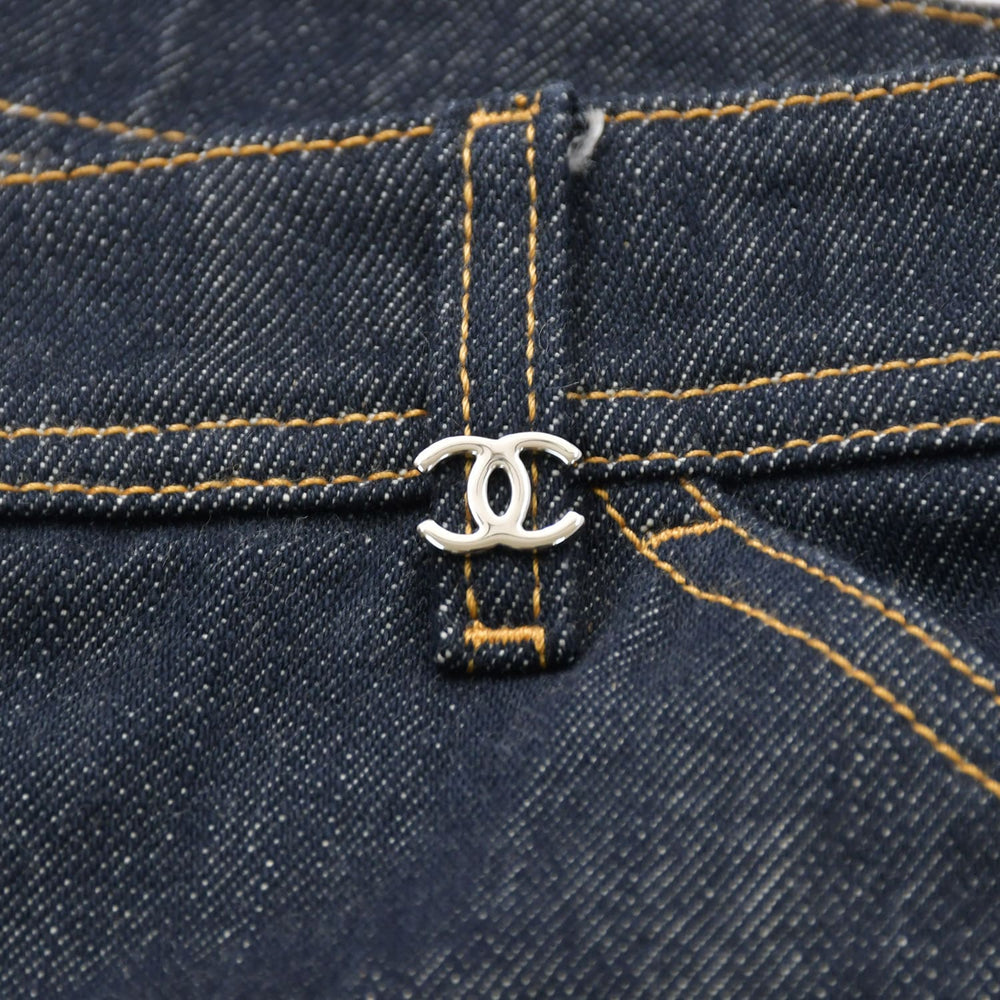新品同様品 CHANEL シャネル パンツ デニムパンツ ダークブルー シルバー金具 CCロゴステッチ サイズ48 P83474V75288 中古 4a007566