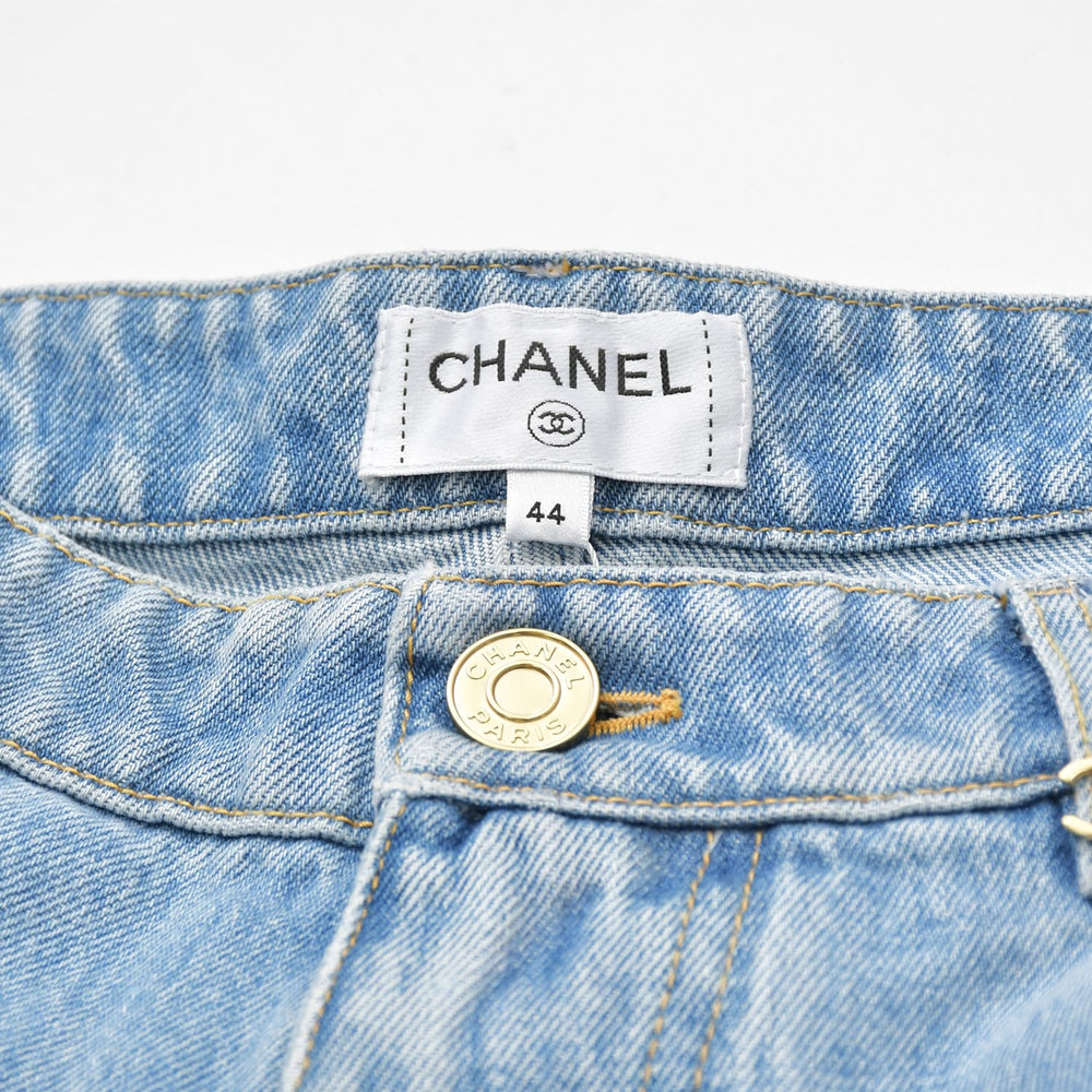 新品未使用品 CHANEL シャネル パンツ デニムパンツ ワイドレッグジーンズ P82823V74598 ブルー CCロゴステッチ サイズ44 ゴールド金具 中古 4a007569