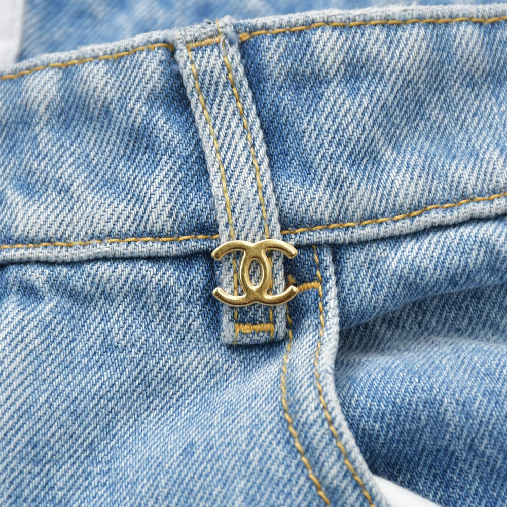 新品未使用品 CHANEL シャネル パンツ デニムパンツ ワイドレッグジーンズ P82823V74598 ブルー CCロゴステッチ サイズ44 ゴールド金具 中古 4a007569