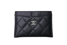 Load image into Gallery viewer, CHANEL シャネル ラムスキン タイムクラシック マトラッセ カードケース ブラック シルバー金具 28番台 美品 中古 4c076221